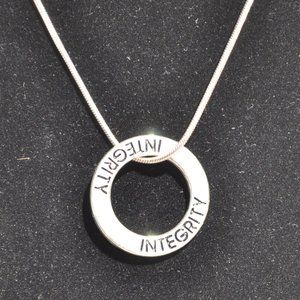 integrity round pendant with 925 silver necklace (3037)